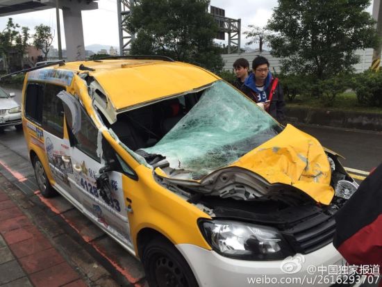 福建新闻网·八点播报:台湾民航机坠落基隆 上