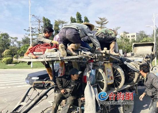福建新闻网·泉州晋江内坑一辆手扶拖拉机 车