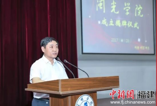 三钢集团党委书记、董事长黎立璋致辞。