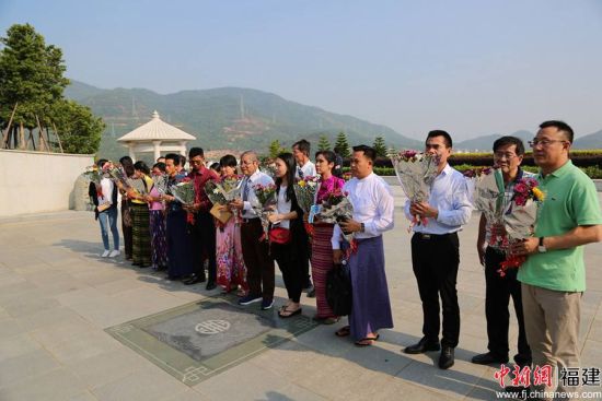 中缅友好学校青年教师访华团访问仰恩大学