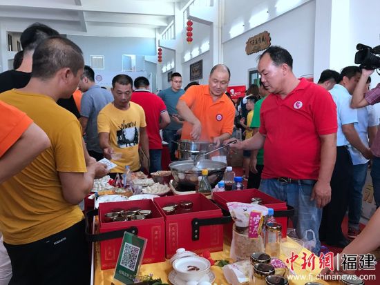 首届晋江外烩厨师厨艺大赛举行 展乡村美食文