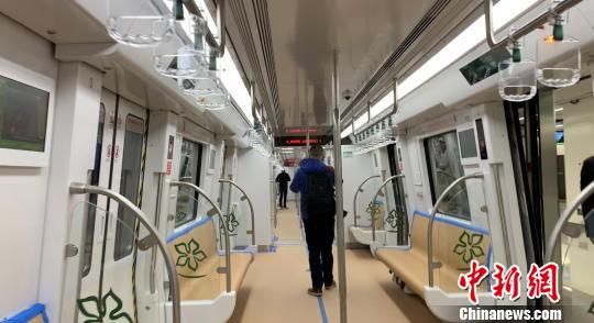  福州地铁2号线正式进入为期三个多月的空载试运行。　包书平　摄