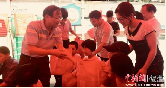 2018年5月29日，福建省残疾人福利基金会在宁德特教学校发放爱心礼包