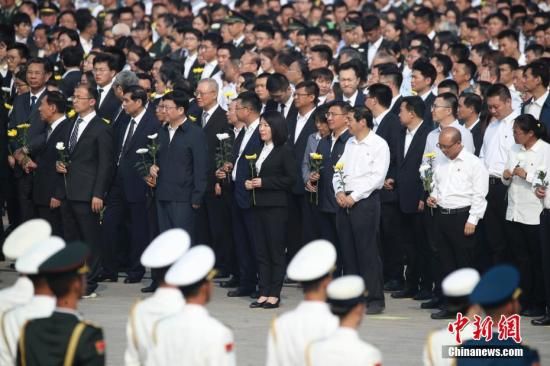 2019年9月30日，烈士纪念日向人民英雄敬献花篮仪式在北京天安门广场隆重举行。中新社记者 盛佳鹏 摄