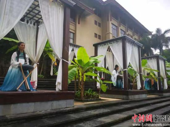 “连江温泉音乐节”于24日举办，邀请游客、市民来连江泡温泉。