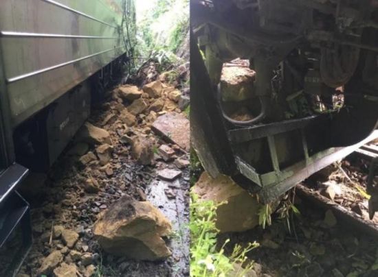 台风带来豪雨让平溪线沿线土石崩落，13日上午有两列车撞上土石，所幸无人受伤，列车仅排障器受损。图片来源：台湾《联合报》(台铁提供)。