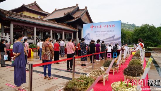 漳灣神農宮舉辦送溫暖公益義診活動。