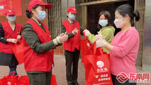 “一路帮”志愿者为市聋协捐赠口罩等防疫物资