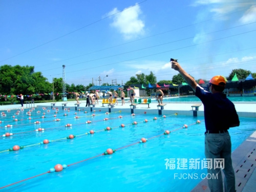 福建新闻网·诏安举行庆七一游泳比赛