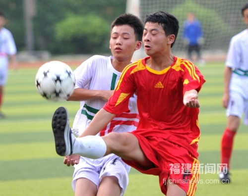 福建新闻网·福州中学足球比赛火热举行