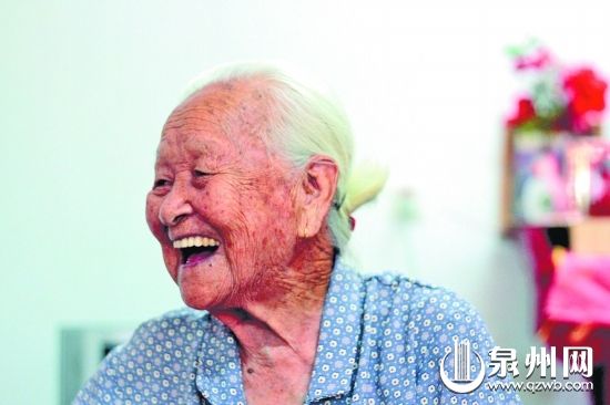 建新闻网·泉州第一长寿老人110岁:乐观开朗喜